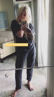 Julia Michaels feet photo 5
