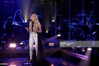 Julia Michaels feet photo 3