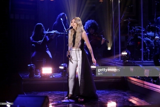 Julia Michaels feet photo 2