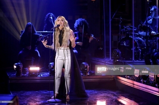 Julia Michaels feet photo 1