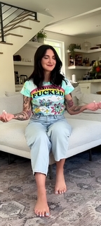Julia Michaels feet photo 12