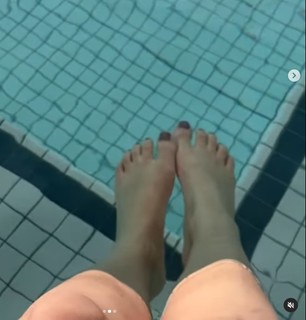 Julia Michaels feet photo 4