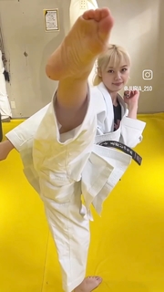 Julia Nagano feet photo 20