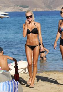 Julia Nova feet photo thumbnail