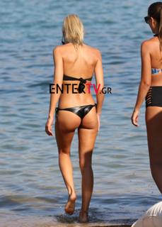 Julia Nova feet photo thumbnail