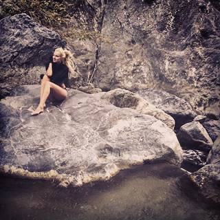 Julia Nova feet photo thumbnail