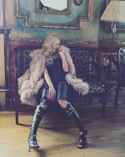 Julia Nova feet photo thumbnail