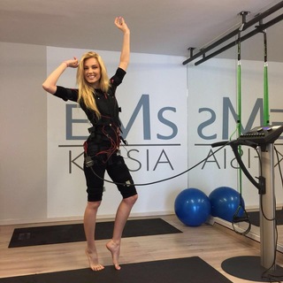 Julia Nova feet photo thumbnail