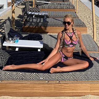 Julia Nova feet photo thumbnail