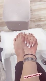 Julia Nova feet photo thumbnail