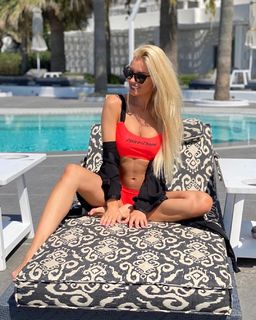 Julia Nova feet photo thumbnail