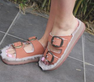 Julia Nova feet photo thumbnail