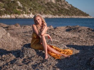 Julia Nova feet photo thumbnail