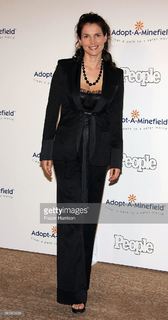 Julia Ormond feet photo thumbnail