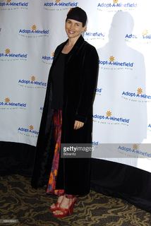 Julia Ormond feet photo thumbnail