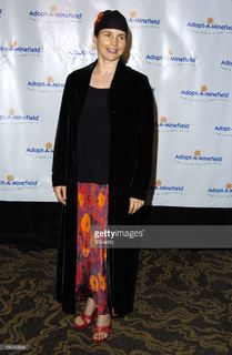 Julia Ormond feet photo thumbnail