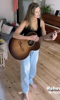 Julia Pietrucha feet photo 6