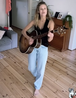 Julia Pietrucha feet photo 2