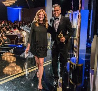 Julia Roberts feet photo thumbnail
