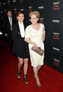 Julia Roberts feet photo thumbnail