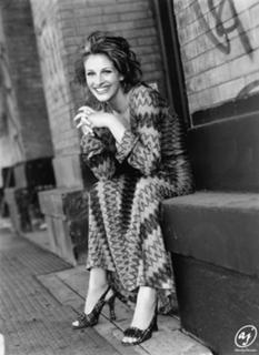 Julia Roberts feet photo thumbnail