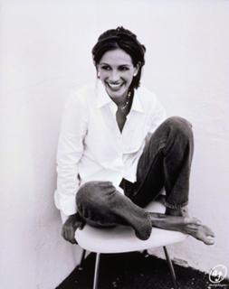 Julia Roberts feet photo thumbnail