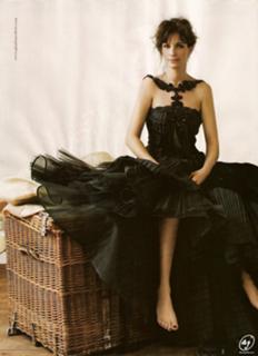 Julia Roberts feet photo thumbnail