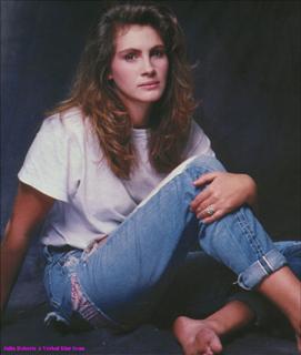 Julia Roberts feet photo thumbnail