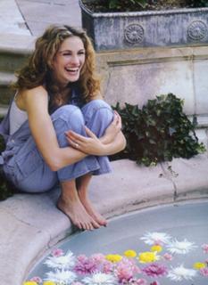 Julia Roberts feet photo thumbnail