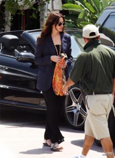 Julia Roberts feet photo thumbnail