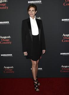 Julia Roberts feet photo thumbnail