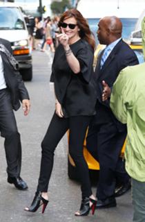 Julia Roberts feet photo thumbnail