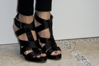 Julia Roberts feet photo thumbnail