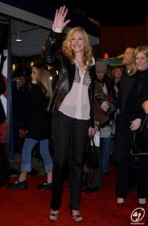 Julia Roberts feet photo thumbnail