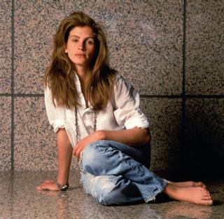 Julia Roberts feet photo thumbnail