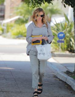 Julia Roberts feet photo thumbnail
