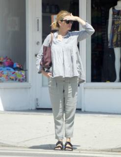 Julia Roberts feet photo thumbnail