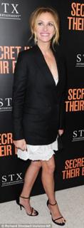 Julia Roberts feet photo thumbnail