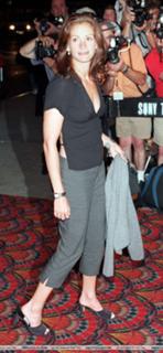 Julia Roberts feet photo thumbnail