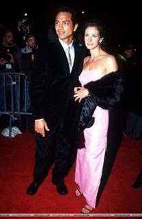 Julia Roberts feet photo thumbnail
