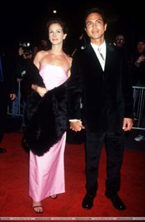 Julia Roberts feet photo thumbnail
