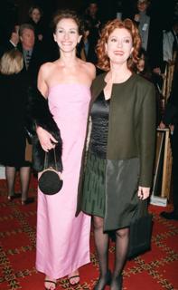 Julia Roberts feet photo thumbnail