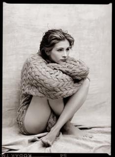 Julia Roberts feet photo thumbnail