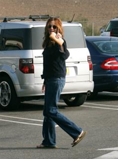Julia Roberts feet photo thumbnail