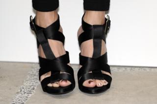 Julia Roberts feet photo thumbnail
