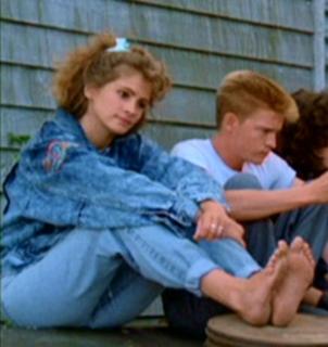 Julia Roberts feet photo thumbnail