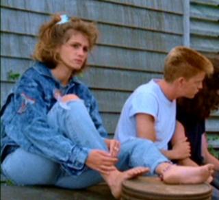 Julia Roberts feet photo thumbnail
