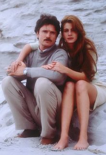 Julia Roberts feet photo thumbnail