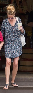 Julia Roberts feet photo thumbnail