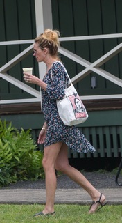 Julia Roberts feet photo thumbnail